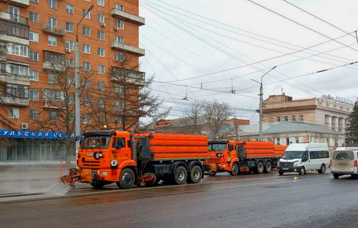 Около 100 единиц техники задействуют в уборке Тулы 5 апреля