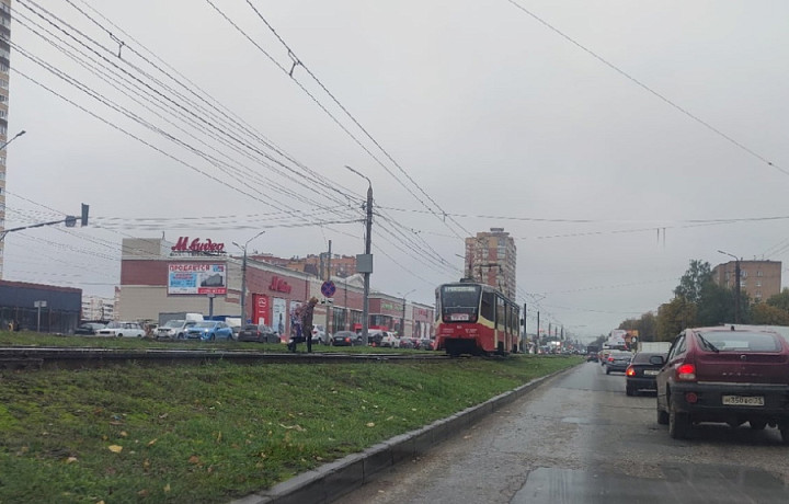 Жители Тулы пожаловались на отсутствие пешеходного перехода на перекрестке улицы Конструктора Грязева и проспекта Ленина