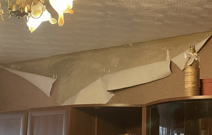 Дождь в квартире: в МКД Скуратово протекает крыша, а УК просит никому не говорить об этом