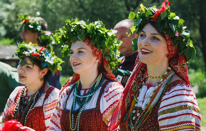 Туляков приглашают отметить Троицу в Ясной Поляне