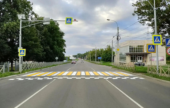 В Новомосковске начали обновлять пешеходные переходы у школ к 1 сентября