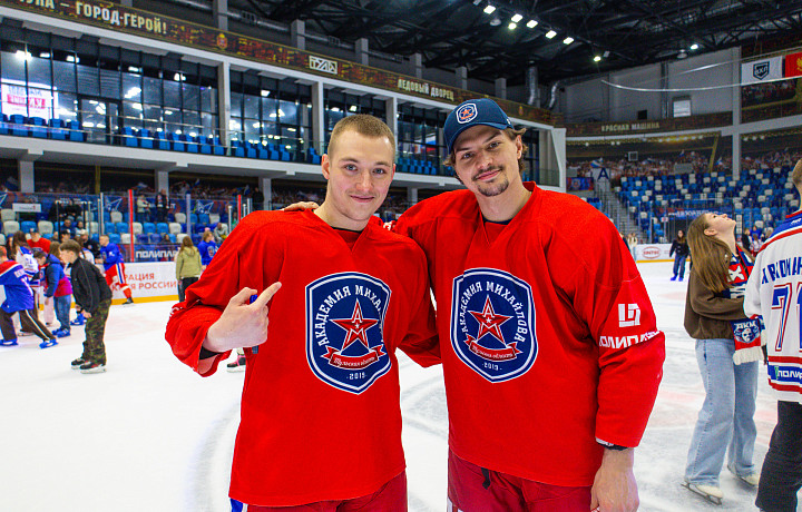 В Тульском ледовом дворце прошло закрытие сезона с участием АКМ и «Академии Михайлова»