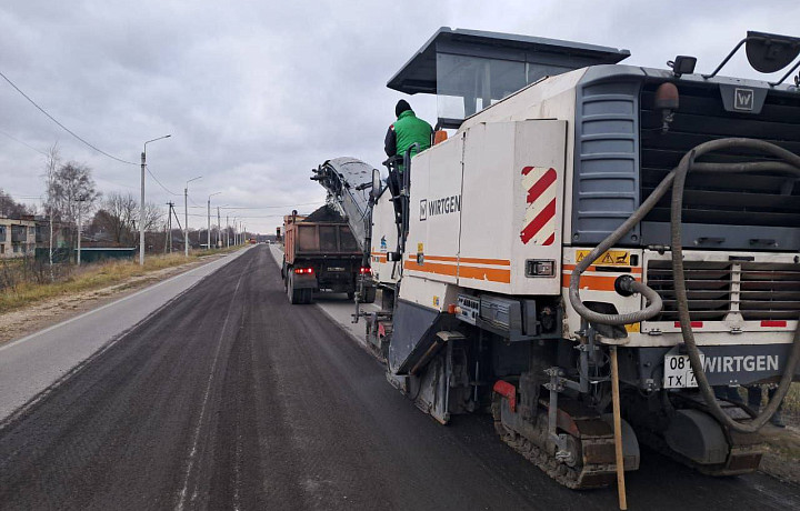 На трассе «Тула – Новомосковск» в Узловском районе продолжается ремонт дороги