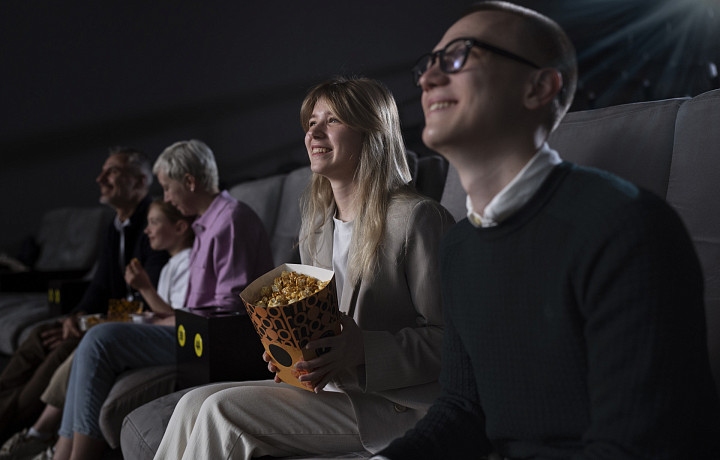 Кликбейтные хорроры и возвращение Чебурашки: что посмотреть в кинотеатрах на новогодних каникулах