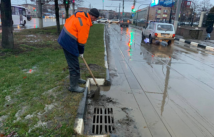 В Туле провели очистку ливневых канализаций