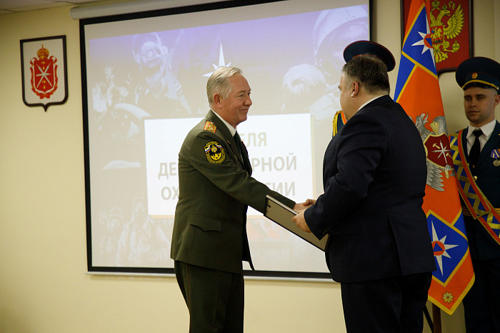 Глава тульского МЧС поздравил спасателей с Днем пожарной охраны