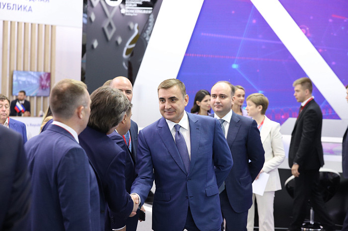 Почти 51,5 млрд рублей инвестиций и сотни новых рабочих мест. Каким был для Тульской области второй день ПМЭФ