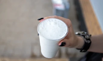 Подешевели молоко, сметана и даже сливочное масло: как изменились цены на молочные продукты за полгода