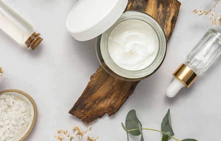 От холода трещит не только лед, но и кожа: правила использования кремов и бальзамов зимой – советы косметолога
