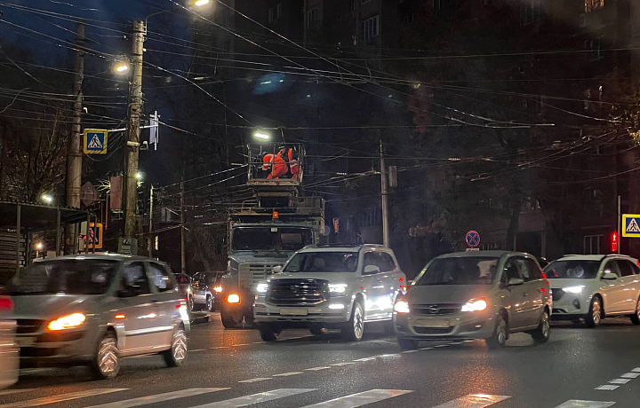 На остановке «Запарковая» в Туле произошел обрыв провода у троллейбуса