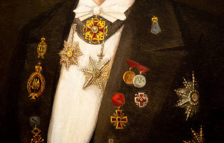 Тульский ГИМ представит награды, изображенные на портрете самоварщика Александра Баташева