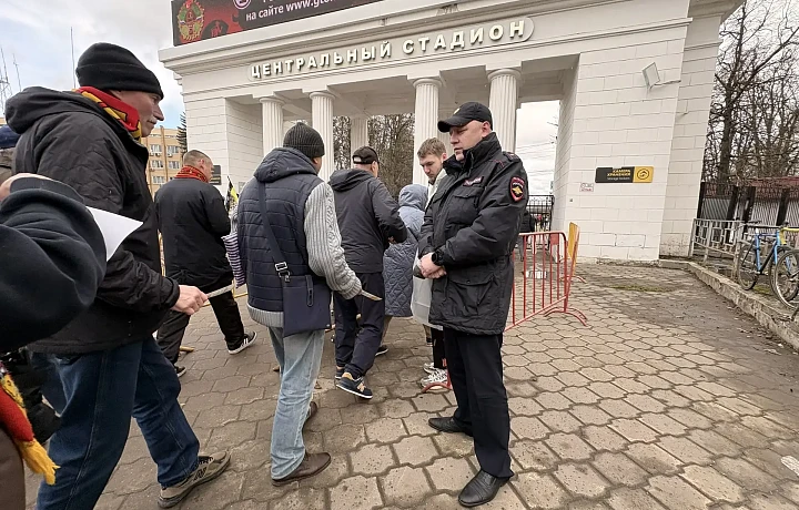 Почти 10 тысяч зрителей посетили матч «Арсенала» в Туле: троих наказали за хулиганство