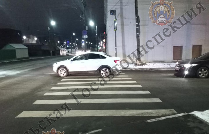 В Туле на пересечении улиц Осташова и Демидовской плотины водитель Citroën сбил пешехода