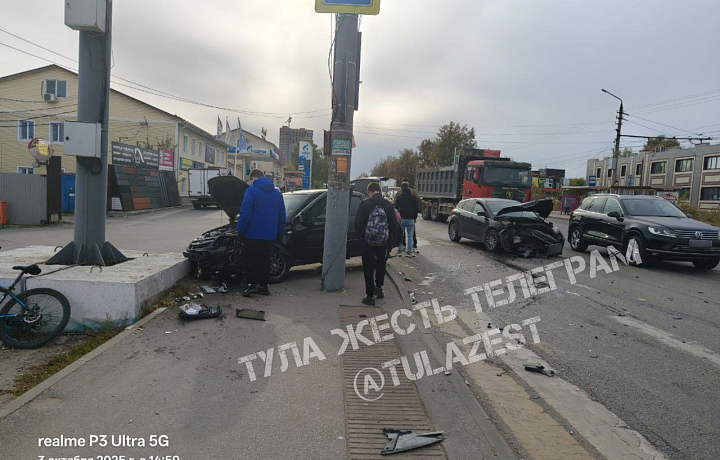 На Одоевском шоссе Тулы столкнулись Lada Granta и Ford Focus