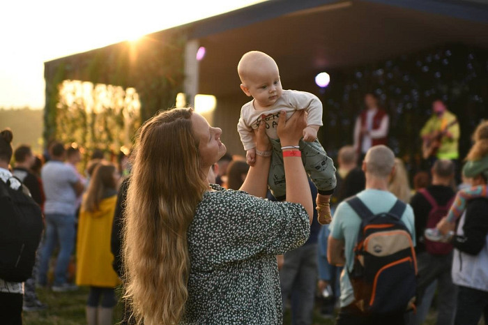 Гала-ужин, звездный гриль с музыкантом The Hatters, стендап Елены Новиковой, концерт «Квартал» и гигантская паэлья – гастро-пикник «Август» опубликовал полную программу