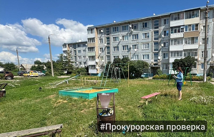 Небезопасную детскую площадку обнаружили на улице Гвардейской в Новомосковске
