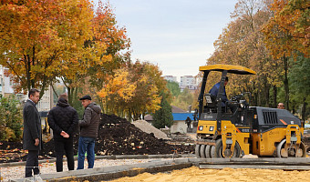 В Новомосковске продолжается благоустройство сквера 239-й стрелковой дивизии