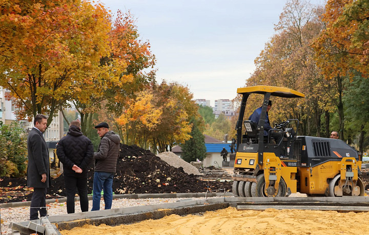 В Новомосковске продолжается благоустройство сквера 239-й стрелковой дивизии