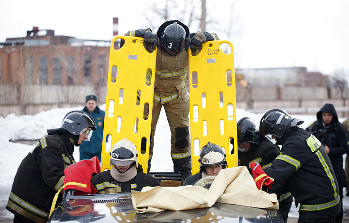 В Туле прошли соревнования среди спасателей по ликвидации последствий ДТП