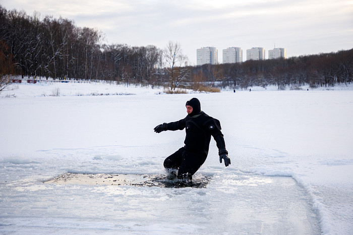 Тульские спасатели провели тренировку по спасению людей из водоемов
