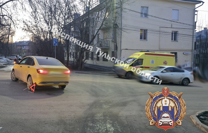 Пассажирка автомобиля Vento попала в больницу после ДТП на улице Болдина в Туле