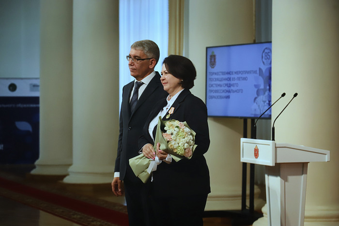 «В ваших руках находится будущее нашей страны»: Дмитрий Миляев вручил награды работникам системы среднего профобразования региона