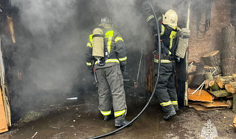 Пять пожаров потушили сотрудники МЧС за сутки в Тульской области