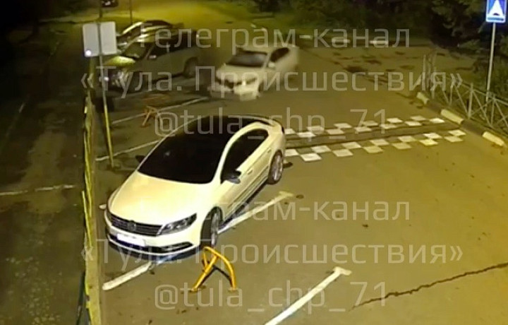 Автоледи снесла четыре машины в Тульской области