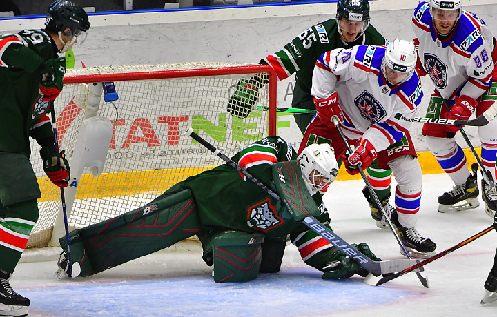 Хоккеисты из тульской команды АКМ проиграли «Барсу» в Казани