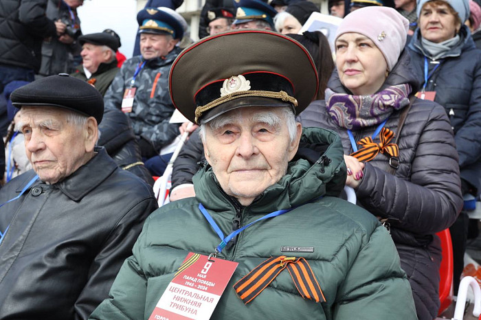 На площади Ленина в Туле прошел Парад Победы: фоторепортаж