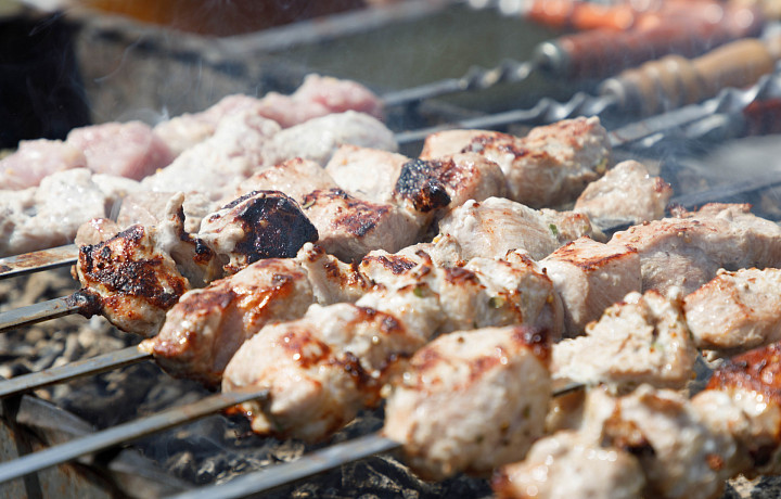 «Известия»: стоимость набора для шашлыков в апреле выросла на 11%