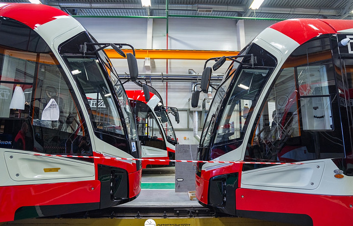 Новые трамваи «Львенок» везут в Тулу из Санкт-Петербурга