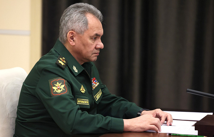 Министр обороны поручил увеличить вдвое объемы производства высокоточных ракет