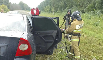 Автомобиль и хозпостройка сгорели в Тульской области 2 сентября