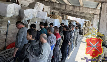 Нелегальных мигрантов обнаружили силовики на производстве в Туле