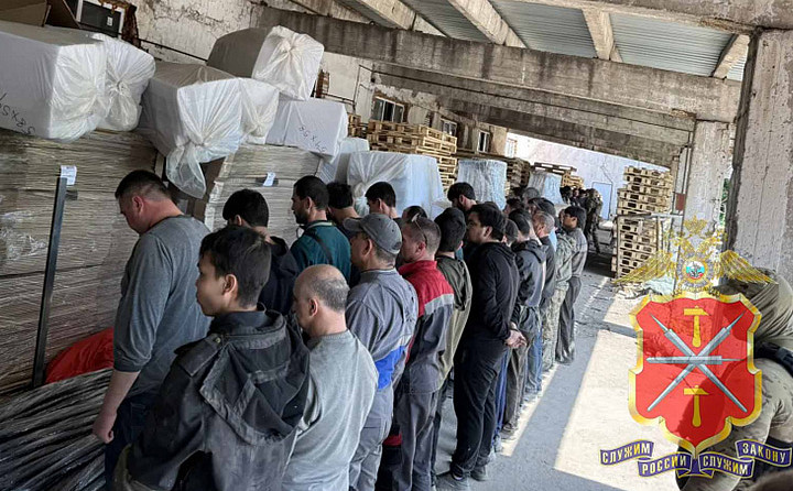 Нелегальных мигрантов обнаружили силовики на производстве в Туле