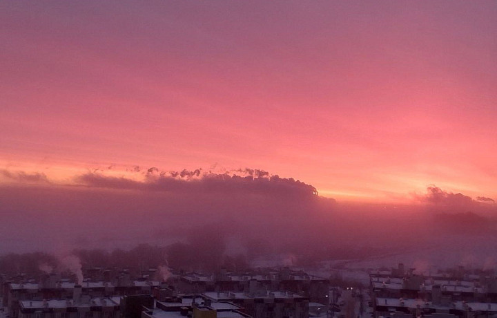 Туляки запечатлели на камеру «малиновый» рассвет над городом