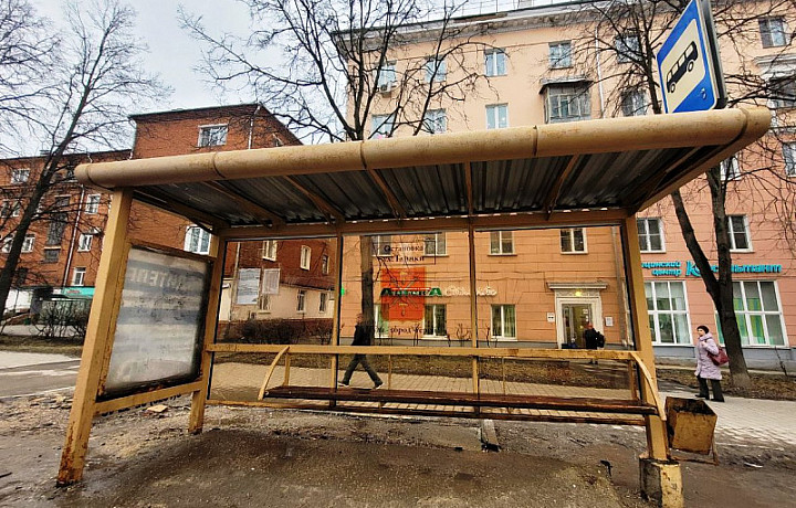 Администрация Тулы продолжила обслуживание остановочных павильонов