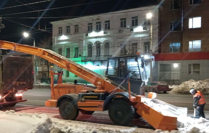 Около пяти тысяч кубометров снега вывезли с улиц Тулы за сутки