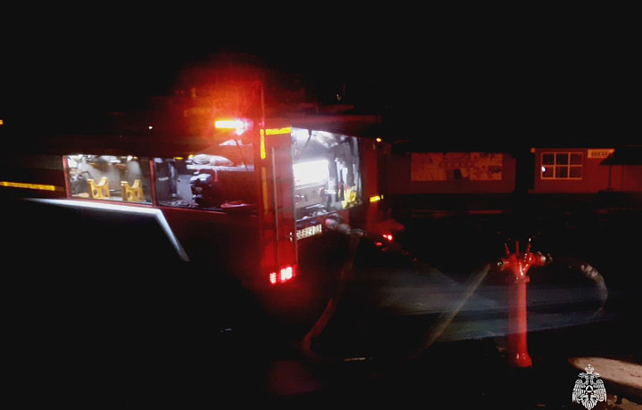 В Узловой спасатели эвакуировали 20 человек при пожаре в жилом доме