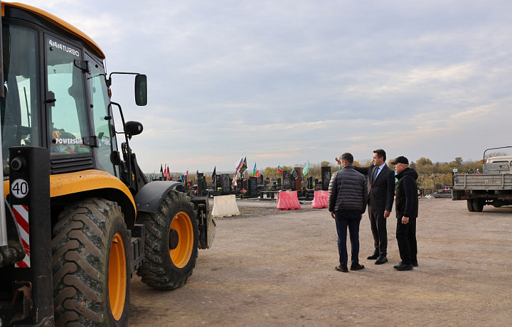 В Новомосковске продолжается благоустройство нового городского кладбища