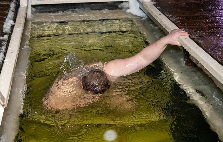 Тульский Роспотребнадзор проверил воду в прорубях и купелях перед Крещением