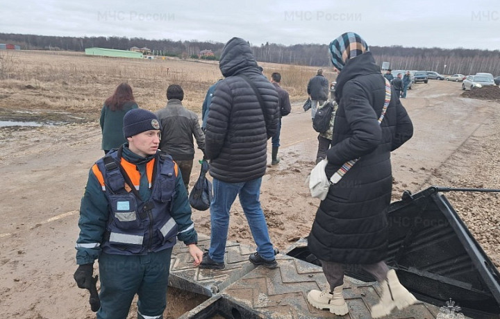 Тульские спасатели организовали переправу из села Никольское из-за половодья