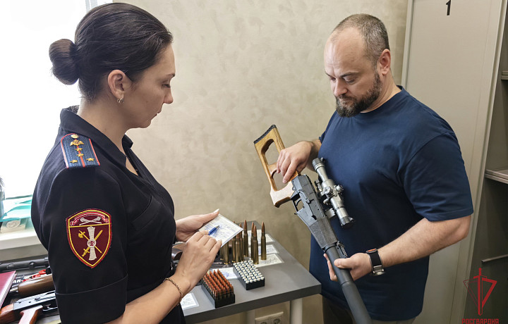Росгвардейцы проверили 14 единиц оружия у тульского коллекционера