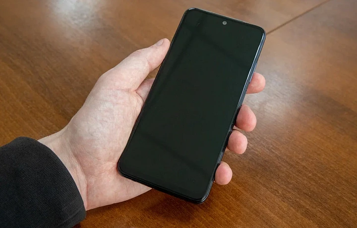 Помощник президента предложил запретить ученикам пользоваться телефонами во время занятий