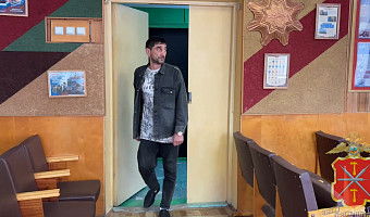 Мигрантом, лишенным гражданства, оказался мужчина, который унижал женщину-продавца в Узловой