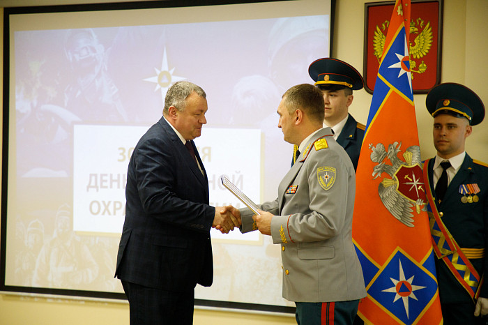 Глава тульского МЧС поздравил спасателей с Днем пожарной охраны