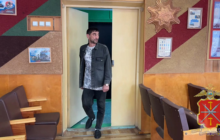 Мигрантом, лишенным гражданства, оказался мужчина, который унижал женщину-продавца в Узловой