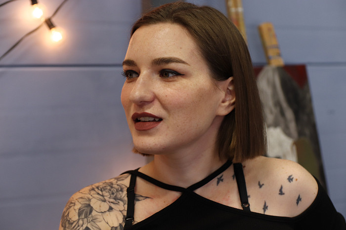 «Даже мужчины в рисовании раскрываются и получают кайф»: интервью с художницей Ксения Бондаренко, которая учит творить тех, кто раньше даже не держал в руке кисть