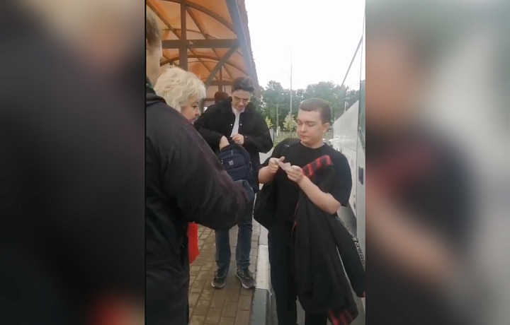 С билетом не пускают в автобус, а без билета – на перрон: жители Новомосковска не могут выехать из города – в чем заключается конфликт между директором автовокзала и перевозчиком
